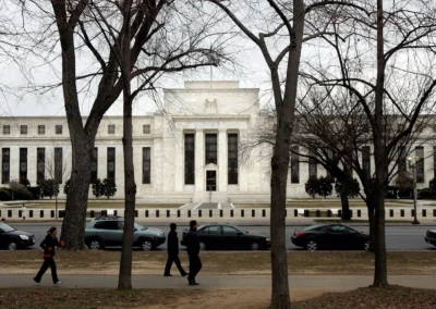 Fed: Employers are holding on tight to existing employees